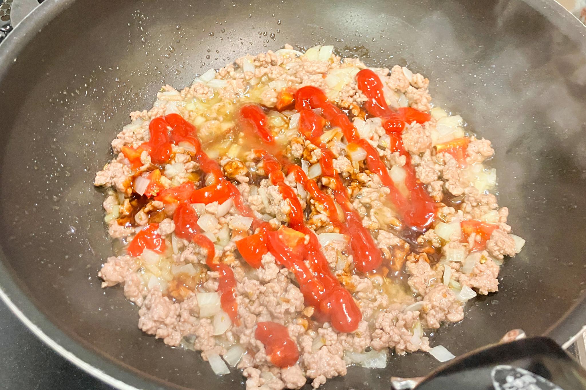 調味料を加えて混ぜる